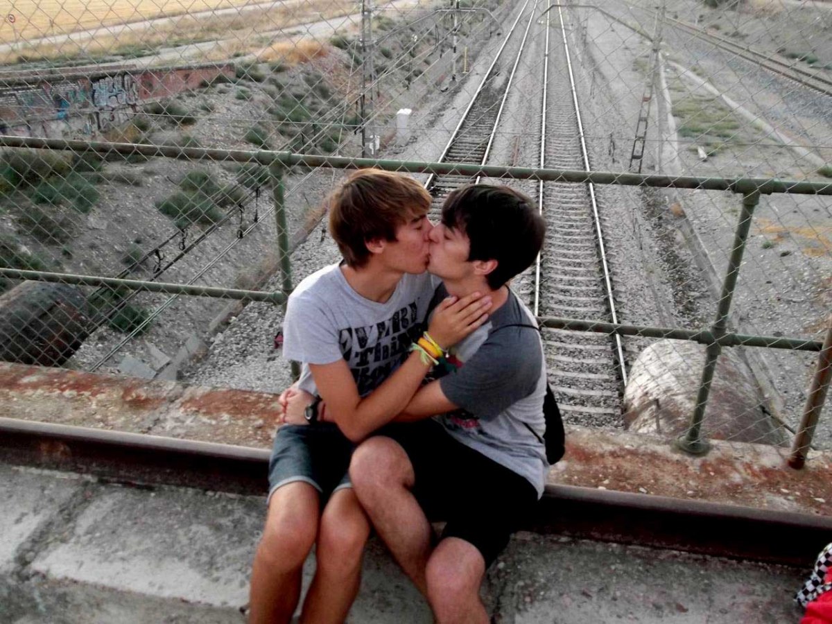 гей фото парни целуются фото 119