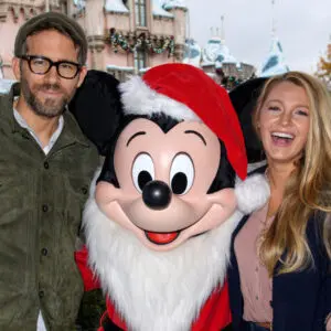 BLAKE LIVELY E RYAN REYNOLDS, AMORE A DISNEYLAND