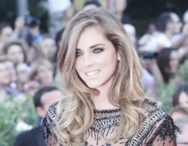 CHIARA FERRAGNI SEGUE IL TREND: ECCO IL PRIMO TOPLESS SOCIAL