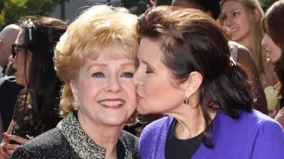 «MAMMA, È ORA CHE CAMBI IL TELEFONINO!»: CARRIE FISHER E DEBBIE REYNOLDS, SCENE DI VITA QUOTIDIANA