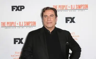 John Travolta: irriconoscibile senza capelli