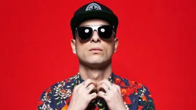 CLEMENTINO TRA OMAGGI A TROISI E SORRENTINO: “PORTO IL CINEMA NEL MIO RAP”