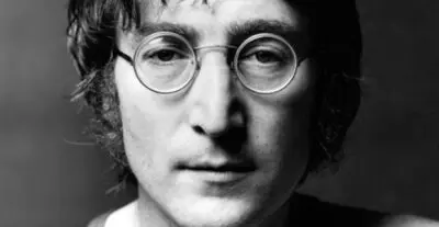 USA, IN VENDITA A 1,3 MILIONI DI DOLLARI L’ALBUM FIRMATO DA JOHN LENNON PER IL SUO ASSASSINO