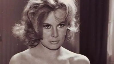 Addio a Molly Peters, prima Bond girl a spogliarsi in un film di 007