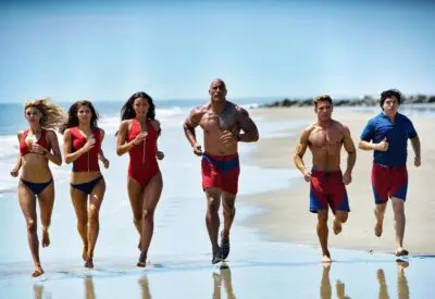 Baywatch, The Rock tra i bagnini