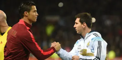 Cristiano Ronaldo e Lionel Messi sullo schermo a Milano