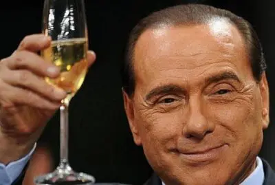 Silvio Berlusconi sorprende tutti e va alla festa di Federica Panicucci