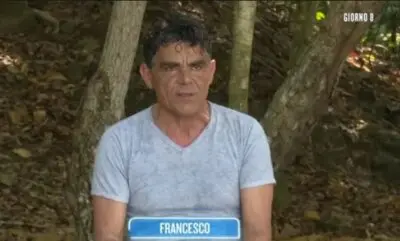 ”Si è incatenato”: Francesco Benigno escluso dall’Isola dei Famosi