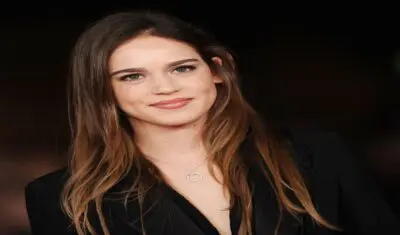 Matilda Lutz: “La terapia mi ha salvata dagli attacchi di panico. Quando possibile, porto mio figlio sul set”