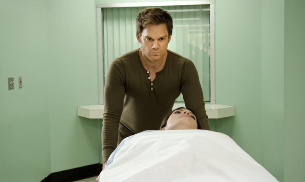 DEXTER, DAL LIBRO ALLA SERIE TV CULT TRA ANALOGIE E DIFFERENZE