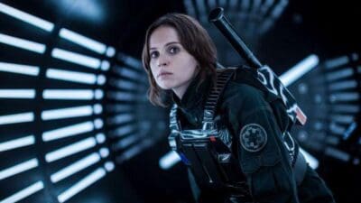 FELICITY JONES: “IN ʼROGUE ONEʼ LE DONNE FANNO LE GUERRE STELLARI”