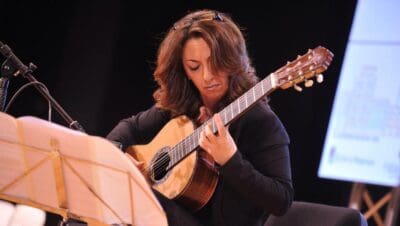 UNA VITA DEDICATA ALLA CHITARRA CON IL FLAMENCO NEL CUORE