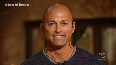 Isola dei famosi, Bettarini: “De Martino? Senza infamia e senza lode”