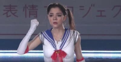 BALLERINA SUL GHIACCIO VESTITA DA SAILOR MOON AI MONDIALI: IL VIDEO DIVENTA VIRALE