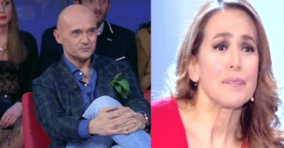 Mediaset, Alfonso Signorini contro Barbara D’Urso: “Ammicca, finge su stupore e lacrime”