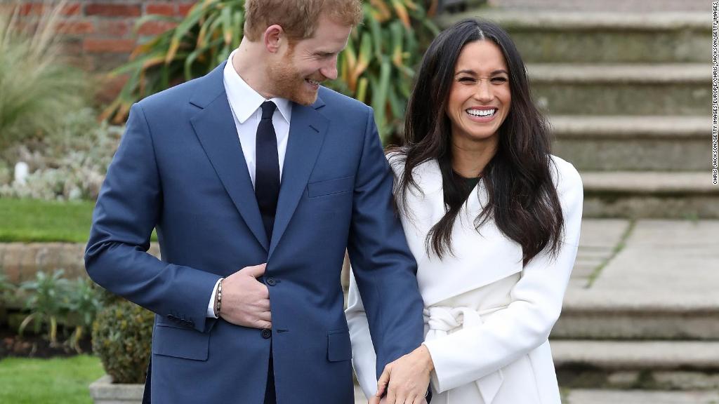 Meghan Markle consola una bambina in lacrime