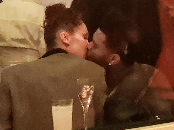 Bella Hadid e The Weeknd: baci appassionati a Cannes