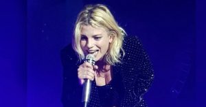 Emma Marrone infuriata contro un settimanale che la definisce una lesbica: “Giornalismo alla deriva, guardatevi allo specchio e vergognatevi”