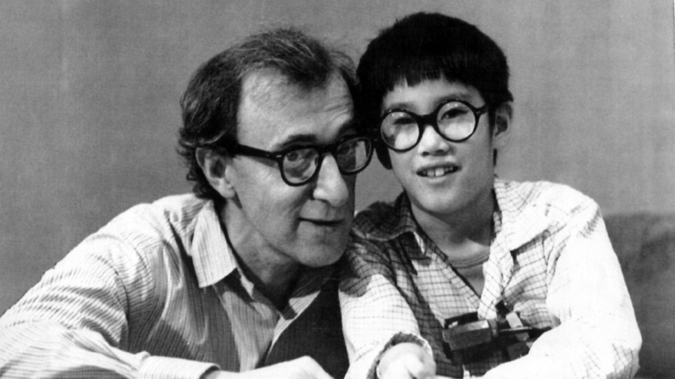 Woody Allen, il figlio Moses torna a difendere il padre: “Ad abusare di noi è stata mia madre Mia Farrow”