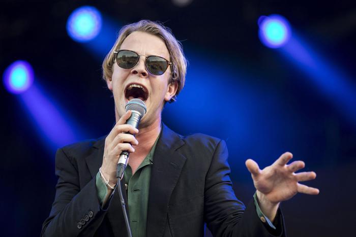 Musica: Tom Odell, basta cantare di me, racconto gli altri