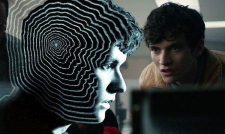 Black Mirror Bandersnatch, gli ideatori del film Netflix confessano: “Potendo tornare indietro, forse non lo faremmo”