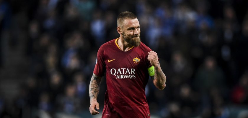 Daniele De Rossi, l’addio alla Roma è più dolce con Sarah Ferlberbaum e i figli accanto: baci e lacrime all’Olimpico. Il capitano giallorosso vuole la moglie con lui in campo per salutare il suo pubblico