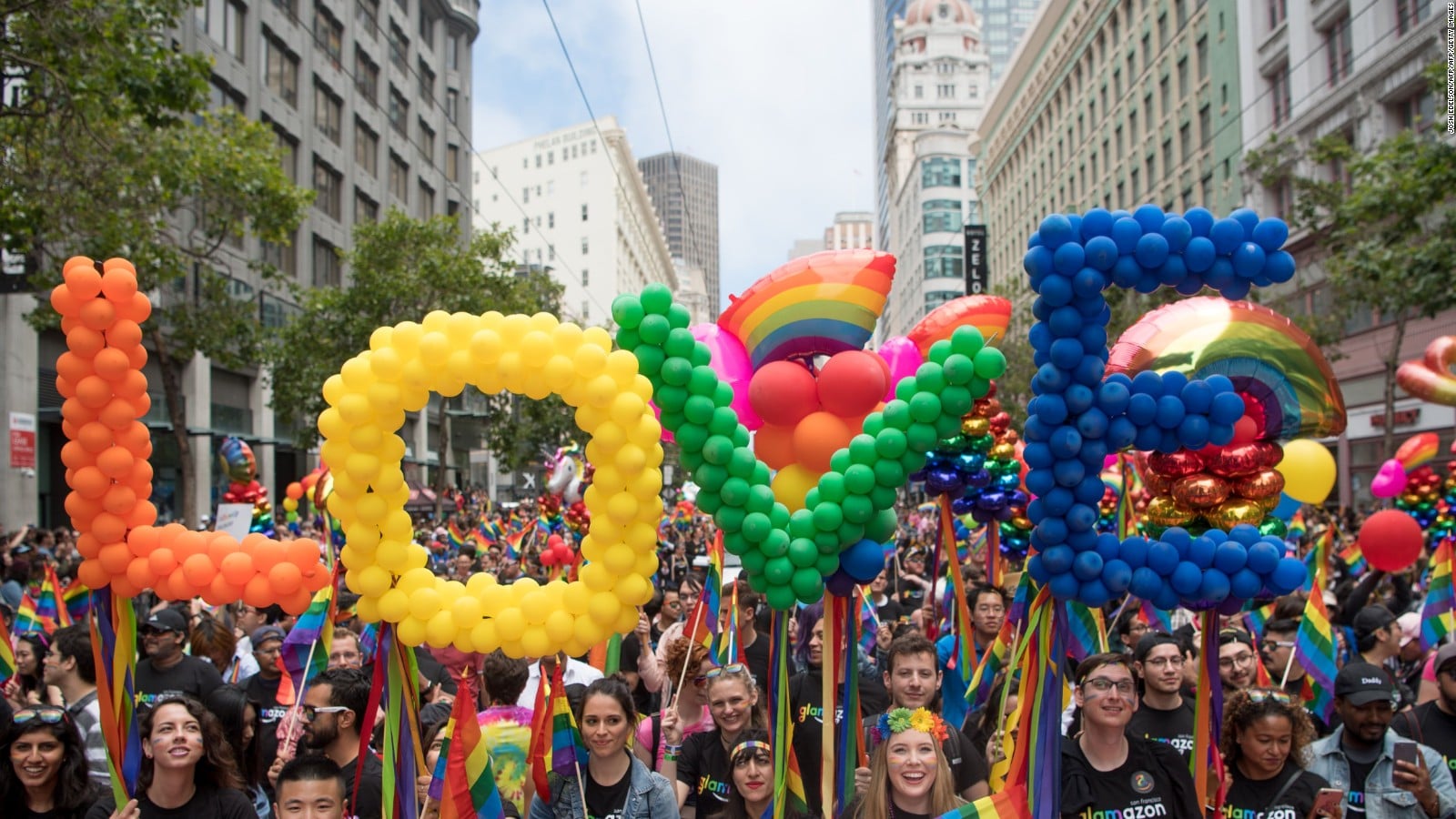 Grande festa a Roma: il gay pride compie 25 anni