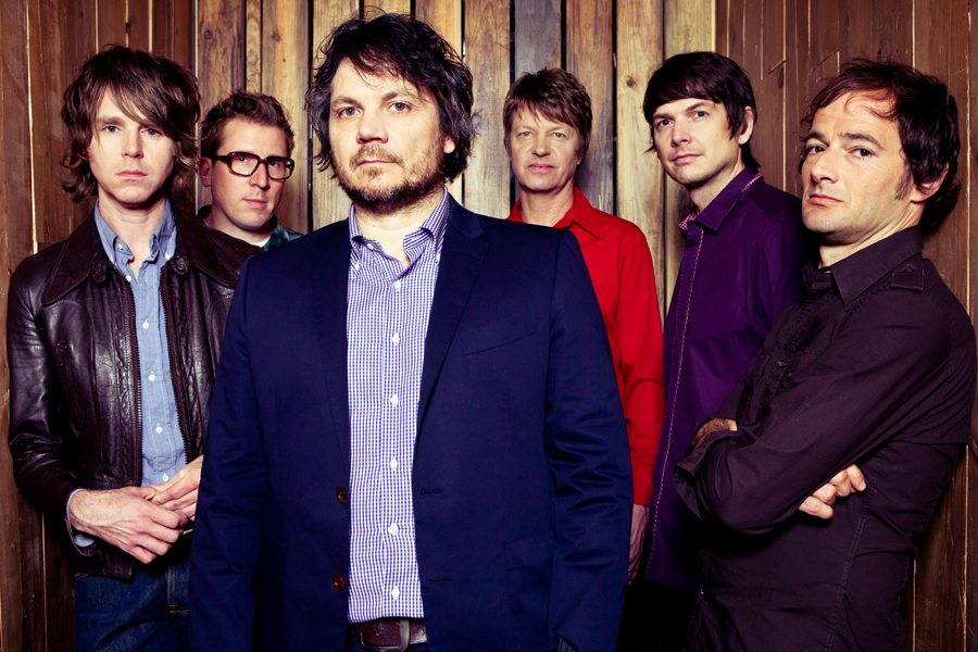 Wilco, l’inno alla gioia di Jeff Tweedy: “Dobbiamo combattere il peggio con la bellezza”