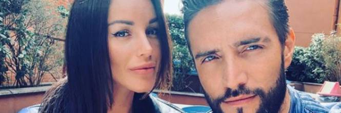 Alex Belli e Delia Duran «aggrediti dall’ex di lei». I dubbi di Mila Suarez: «Ecco perchè non ci credo…»