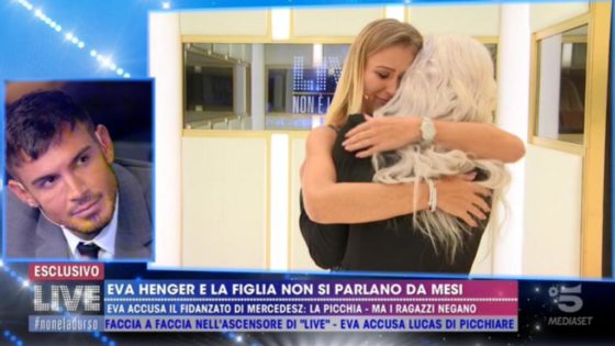 Eva Henger, il confronto con la figlia Mercedesz e Lucas Peracchi in tv, ma niente scuse: ‘Me l’hai detto tu che ti ha dato un ceffone in faccia’. Arriva l’abbraccio, il fidanzato della 28enne però non ricambia e se ne va arrabbiato