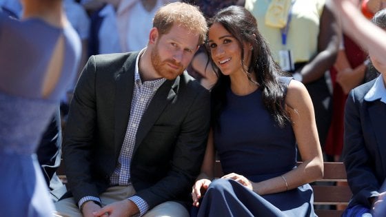 Harry e Meghan Markle, è ufficiale: lasciano la royal family dal primo aprile