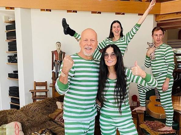 Bruce Willis e Demi Moore, insieme in quarantena: in pigiama con le figlie