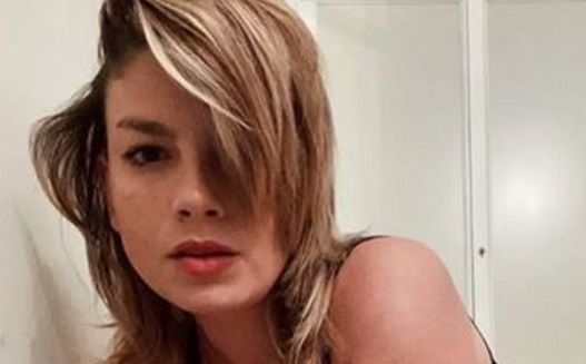 Emma Marrone pubblica una foto sexy nel giorno del suo 36esimo compleanno: ‘Penso di essere più figa oggi che a 26 anni. Ho l’autostima a mille’