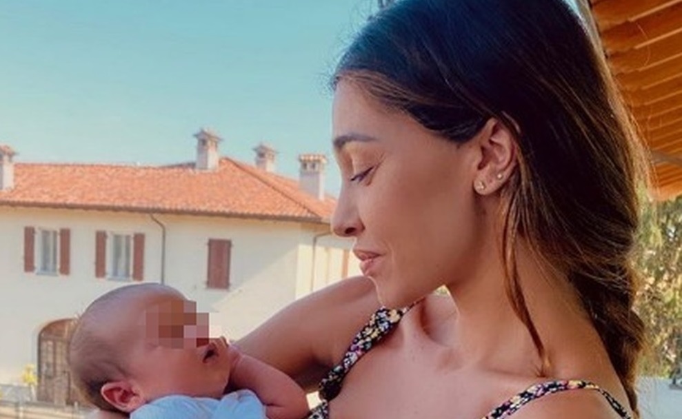 Belen: voglia di una nuova maternità, ma non sarà con Stefano… Toglie la fede e si distrae dalle pene d’amore: va a trovare Prisca Rossi che ha appena partorito