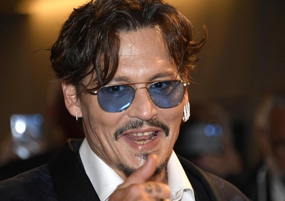 Sconosciuto irrompe nella villa di Johnny Depp, fa un doccia e si prepara un drink: arrestato