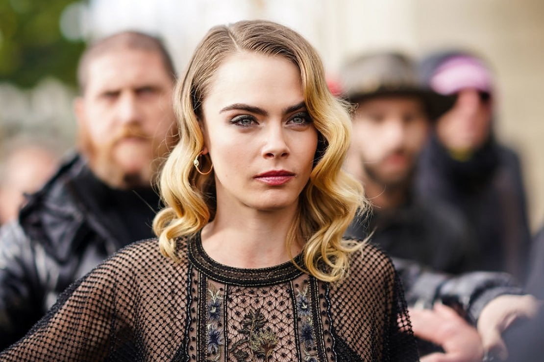 Cara Delevingne ci mostra casa sua in un video: follie di una star scatenata