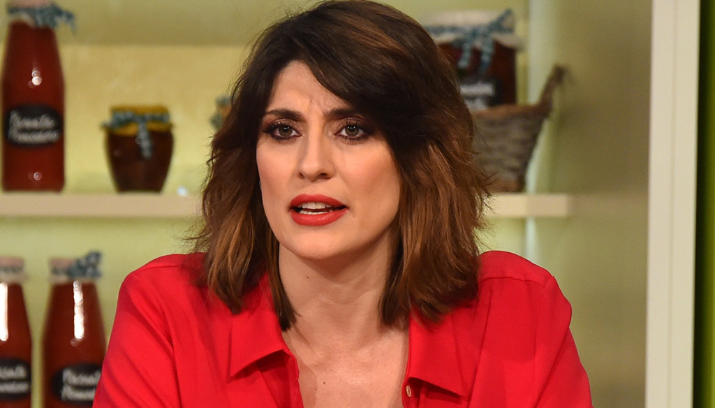 Elisa Isoardi si sfoga dopo che le hanno tolto la conduzione de ‘La Prova del Cuoco’: ‘Piango ancora, hanno provato a distruggermi in tutti i modi’