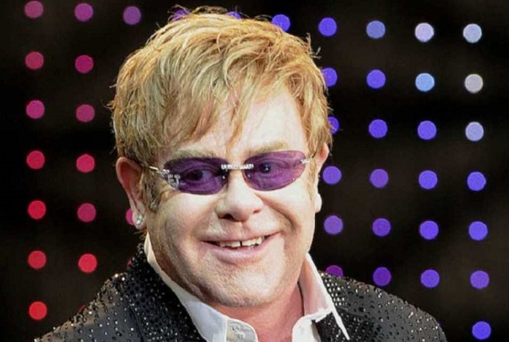 Elton John rinvia il tour europeo d’addio dal 2021 al 2023