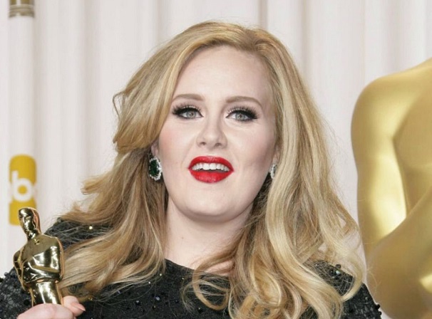 Adele è tornata: “Sono emozionata, ma anche terrorizzata”