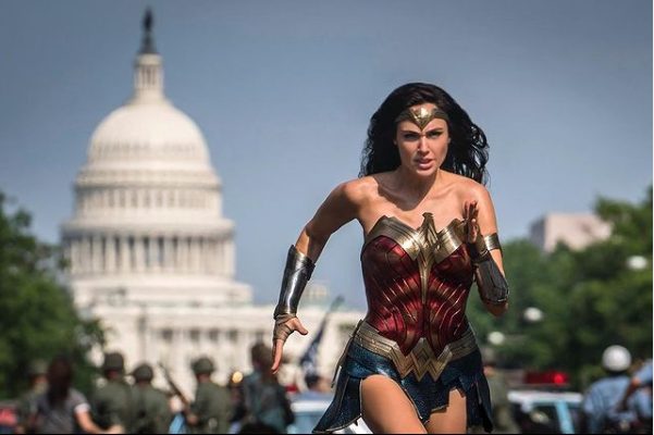 Wonder Woman 1984 e la forza delle donne: «Il mondo vuole gli eroi»