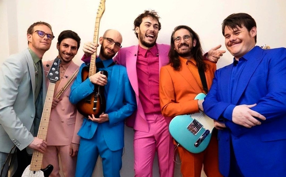 Il 2020 dei Pinguini Tattici Nucleari nell’Ep “Ahia!”: da Sanremo al lockdown senza perdere l’ironia