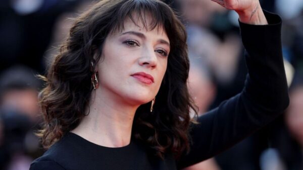 Asia Argento sbotta: ‘Io all’Isola dei Famosi? Manco morta. Neppure per 5 milioni di euro’