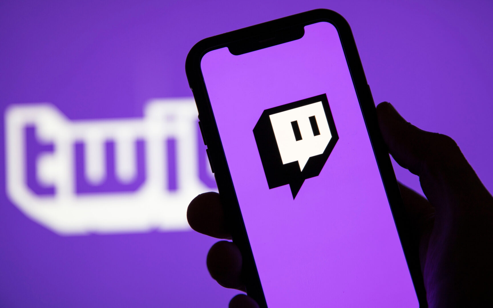 Twitch condannata a rimuovere contenuti di “Amici” e “Isola dei famosi”