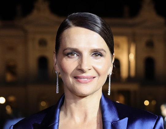 Juliette Binoche è “La brava moglie” in una nuova commedia