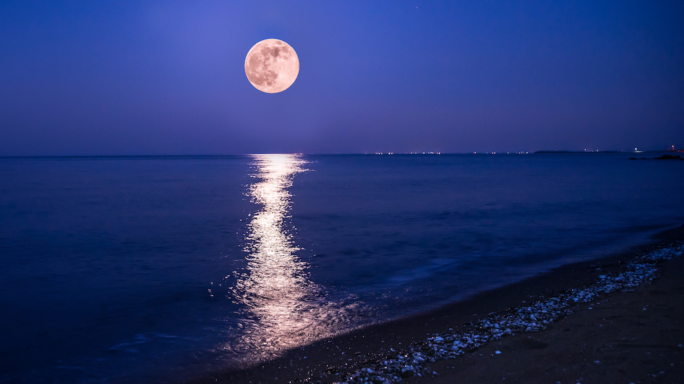 Luna piena “della Fragola”: nei cieli italiani un meraviglioso fenomeno celeste