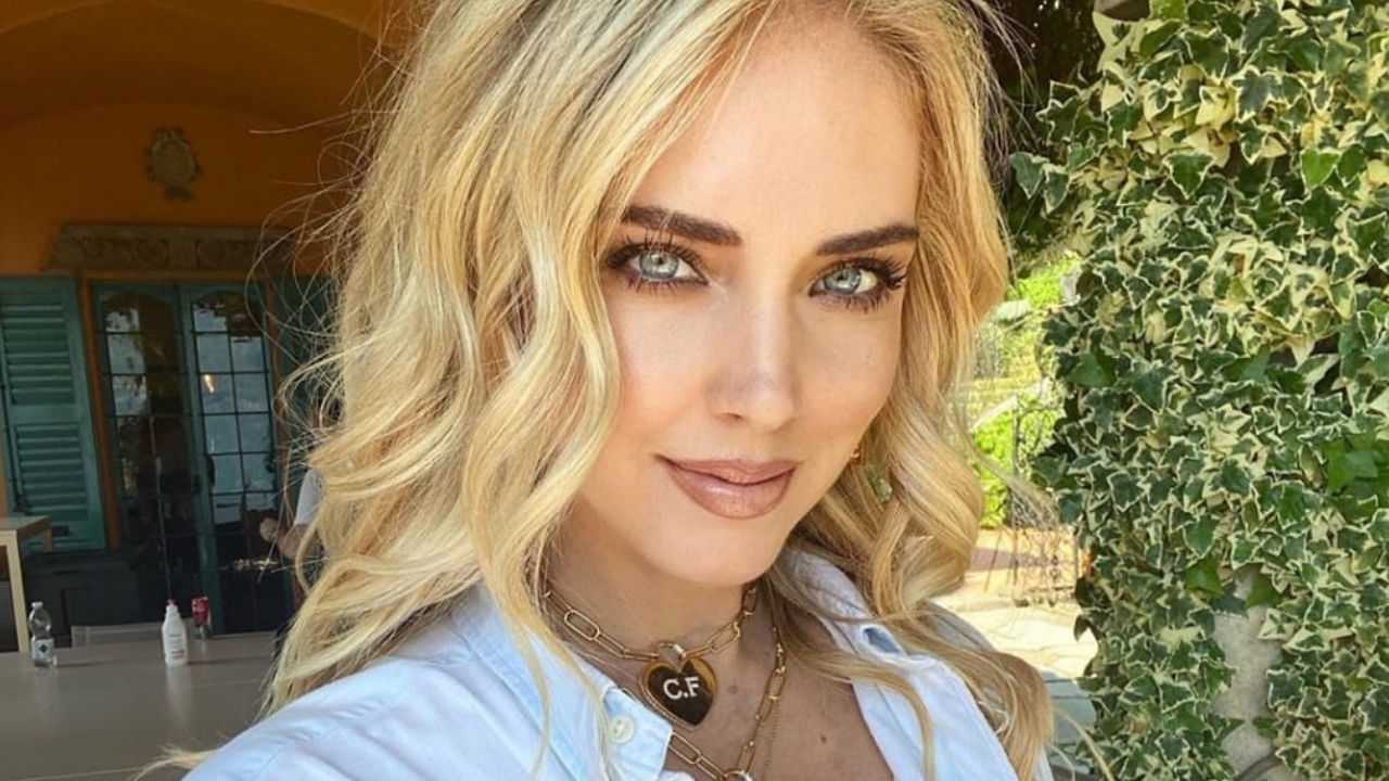 Chiara Ferragni al ristorante in reggiseno (foto): prezzo e pioggia di critiche