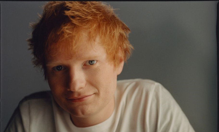 Ed Sheeran evita i bagni pubblici, non vuole che i fan sbircino le sue parti intime