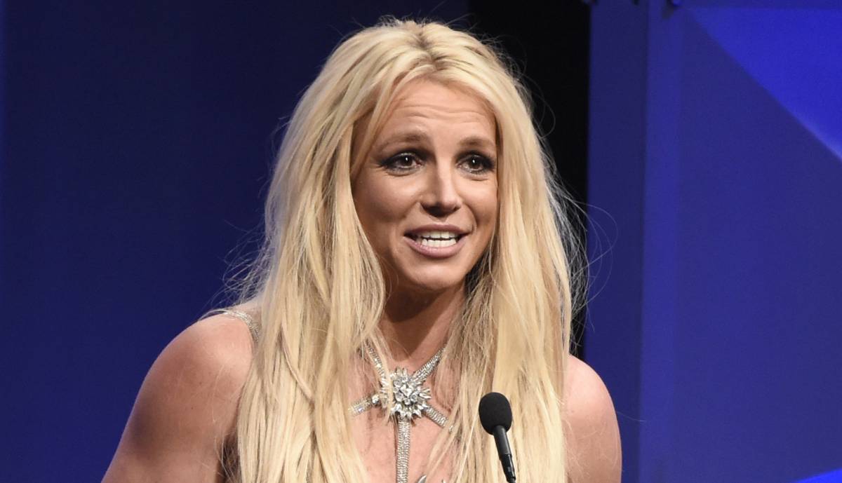 Britney Spears, Donatella Versace mi disegna l’abito da sposa