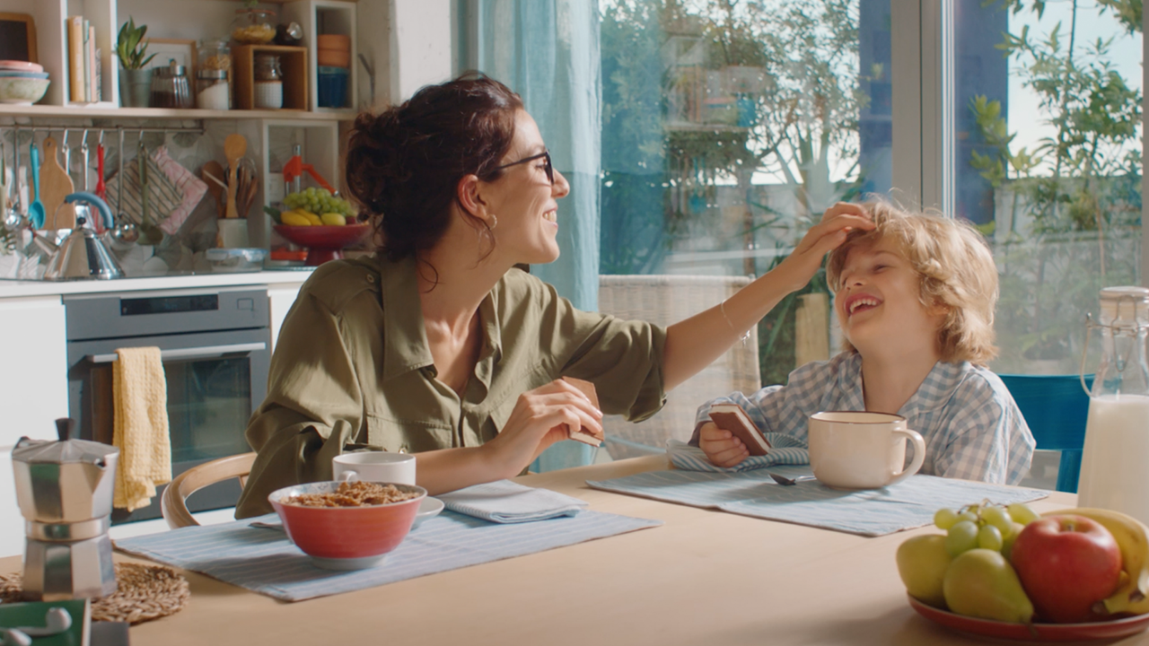 Ferrero lancia il nuovo TVC di Kinder Sorpresa e Kinder Fetta al Latte