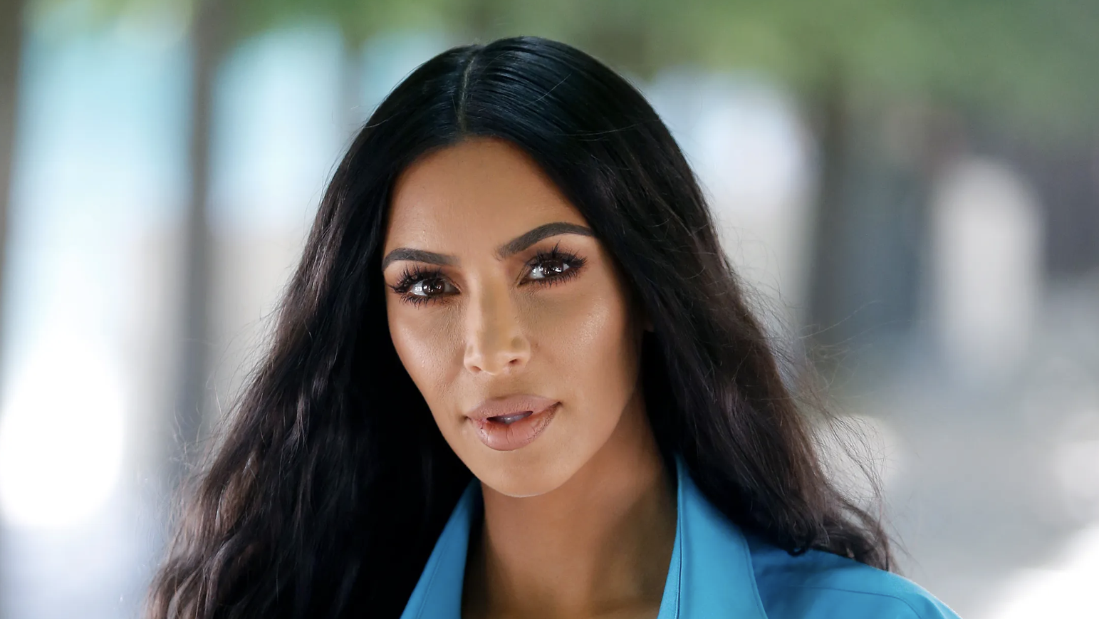 Per tutto dicembre i bambini di Kim Kardashian vengono svegliati da un pianista